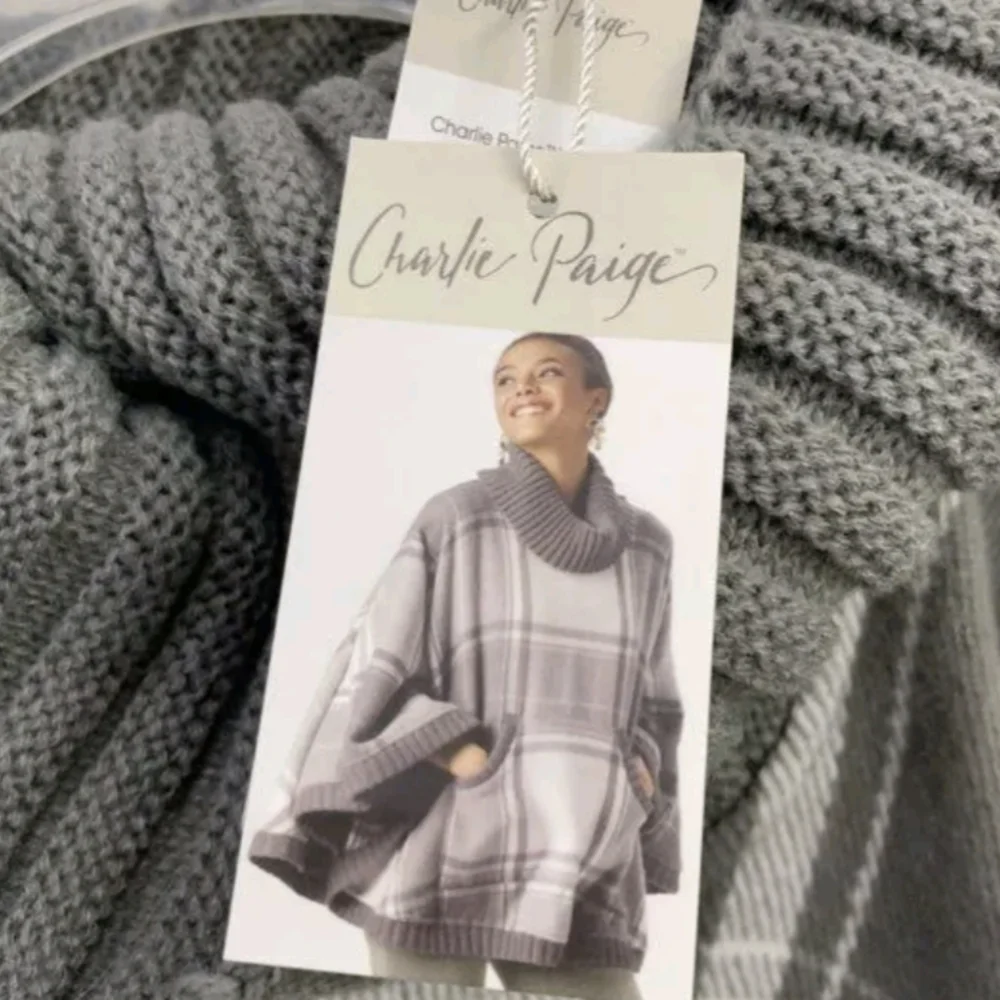 Charlie Paige Women's White And Gray Poncho One Size NWT MSRP $49.95